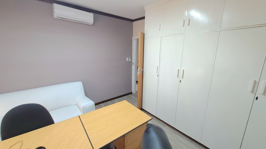 5 Bedroom Property for Sale in Langenhovenpark Free State